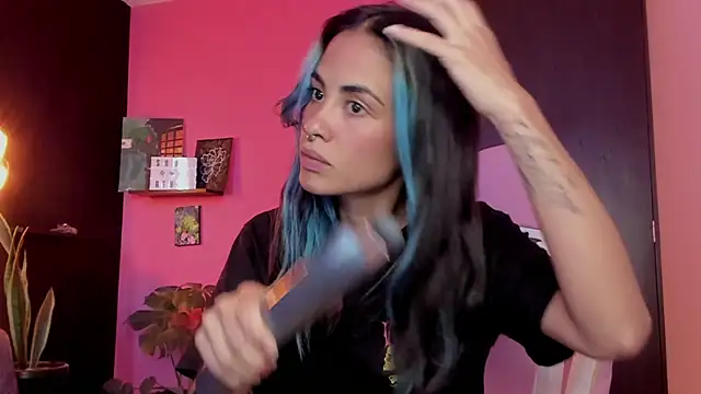 Snapshot of azula_lillet chatting on January 16, 10:03 pm azula lillet online show from January 16, 10:03 pm