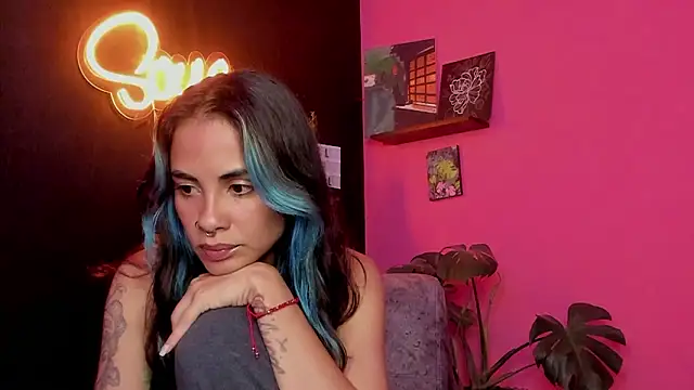 Snapshot of azula_lillet chatting on February 1, 9:13 pm azula lillet online show from February 1, 9:13 pm