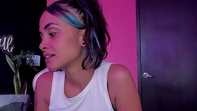 Snapshot of azula_lillet chatting on February 8, 5:49 pm azula lillet online show from February 8, 5:49 pm