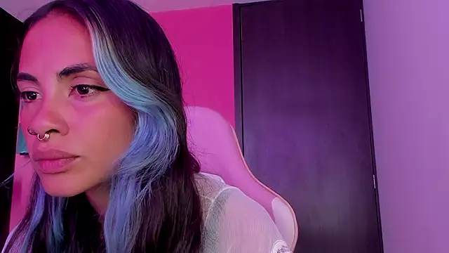 Snapshot of azula_lillet chatting on February 11, 4:01 pm azula lillet online show from February 11, 4:01 pm