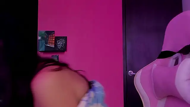 Snapshot of azula_lillet chatting on February 19, 3:41 pm azula lillet online show from February 19, 3:41 pm