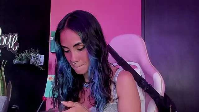 Snapshot of azula_lillet chatting on February 21, 8:54 pm azula lillet online show from February 21, 8:54 pm