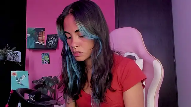 Snapshot of azula_lillet chatting on March 4, 9:10 pm azula lillet online show from March 4, 9:10 pm