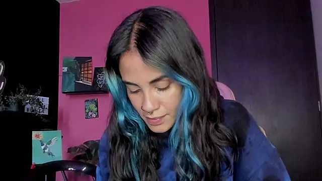 Snapshot of azula_lillet chatting on March 6, 10:06 pm azula lillet online show from March 6, 10:06 pm