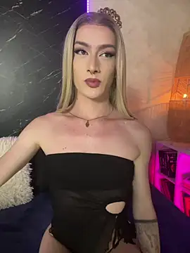 Snapshot of Alana_Stone chatting on June 18, 6:01 pm Alana Stone online show from June 18, 6:01 pm