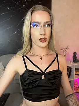 Alana Stone online show from July 22, 8:00 pm
