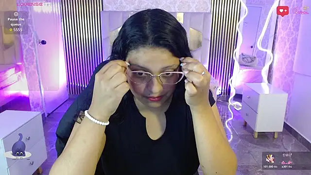 TATTI TAY online show from March 9, 7:29 pm