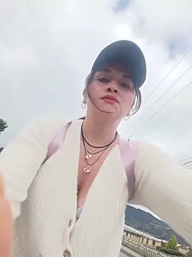 Snapshot of Alejandra_N chatting on May 28, 2:25 pm Alejandra N online show from May 28, 2:25 pm