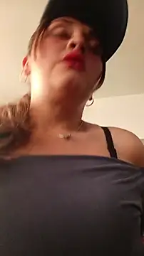 Snapshot of Alejandra_N chatting on June 6, 2:11 pm Alejandra N online show from June 6, 2:11 pm