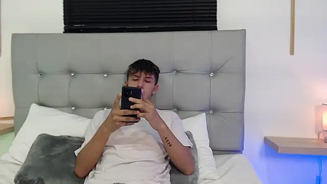 johnny blake  online show from January 19, 12:03 am