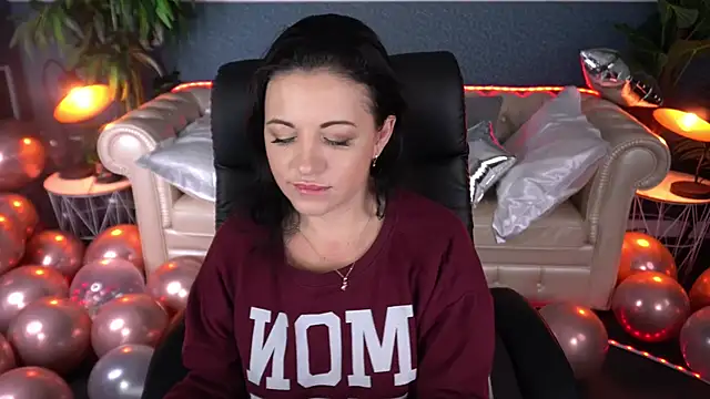 Dafni Monn online show from February 3, 6:40 am