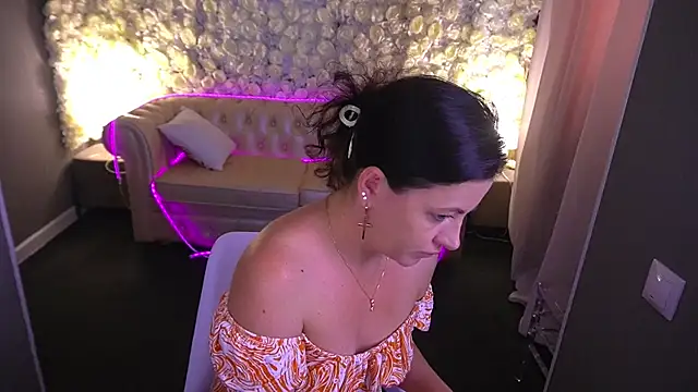 Snapshot of Dafni_Monn chatting on June 29, 9:26 am Dafni Monn online show from June 29, 9:26 am