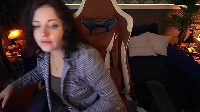 Snapshot of Dafni_Monn chatting on July 9, 5:55 am Dafni Monn online show from July 9, 5:55 am