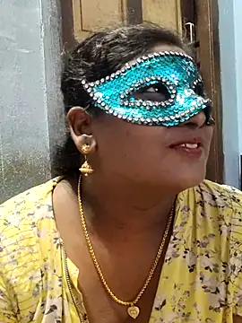 Snapshot of divyasree1431 chatting on July 29, 3:21 pm divyasree1431 online show from July 29, 3:21 pm