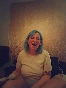 Snapshot of mommamilf69 chatting on January 11, 12:59 am mommamilf69 online show from January 11, 12:59 am