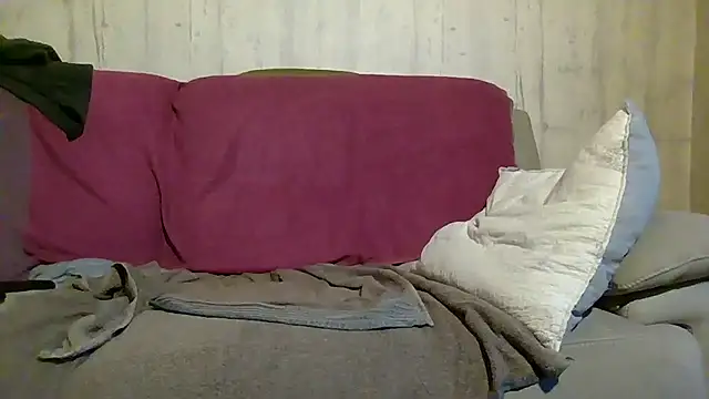 Snapshot of Helinetrav chatting on May 3, 6:47 pm Helinetrav online show from May 3, 6:47 pm