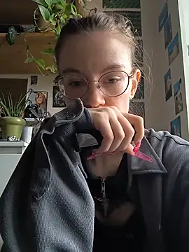 Snapshot of Shy_Bamby chatting on June 17, 3:35 pm Shy Bamby online show from June 17, 3:35 pm