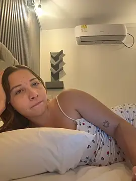 Snapshot of AliciaWhite_nt chatting on July 21, 4:04 am AliciaWhite nt online show from July 21, 4:04 am