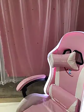 -Violet-t online show from March 6, 1:40 pm