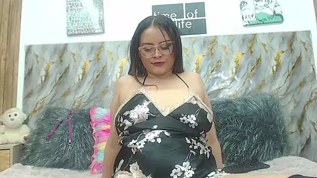 rossyvalbuena online show from May 2, 3:28 pm
