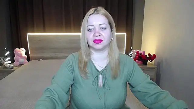 Snapshot of OliviaVerr chatting on February 18, 1:18 pm OliviaVerr online show from February 18, 1:18 pm