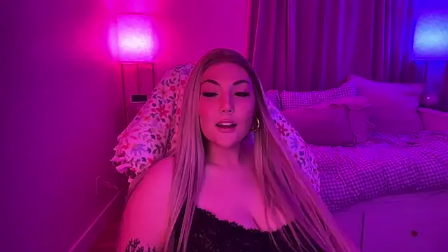 Snapshot of BellaMarieXO chatting on March 15, 2:39 am BellaMarieXO online show from March 15, 2:39 am