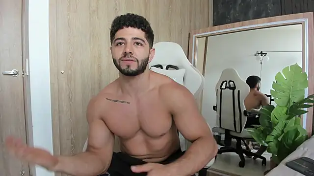 Snapshot of Thiago_moretti chatting on May 28, 4:26 pm Thiago moretti online show from May 28, 4:26 pm