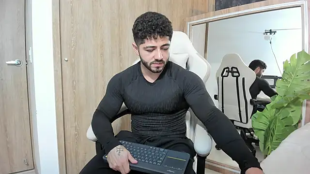 Snapshot of Thiago_moretti chatting on June 23, 12:08 am Thiago moretti online show from June 23, 12:08 am