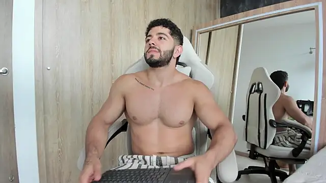 Snapshot of Thiago_moretti chatting on July 9, 10:36 pm Thiago moretti online show from July 9, 10:36 pm