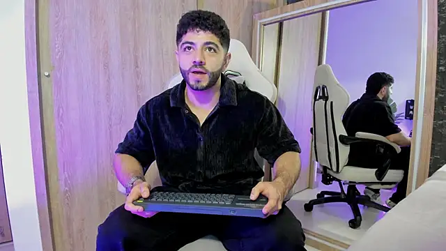 Snapshot of Thiago_moretti chatting on July 12, 1:18 am Thiago moretti online show from July 12, 1:18 am