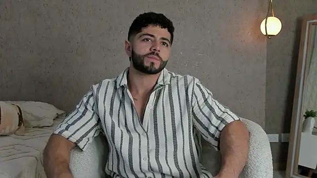 Snapshot of Thiago_moretti chatting on July 15, 11:21 pm Thiago moretti online show from July 15, 11:21 pm