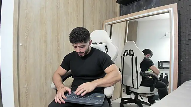 Snapshot of Thiago_moretti chatting on July 18, 3:33 am Thiago moretti online show from July 18, 3:33 am