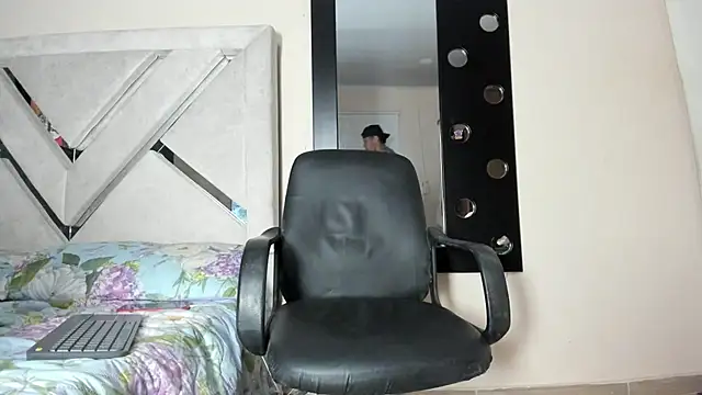Snapshot of antonio_aguilarx chatting on May 31, 11:28 am antonio aguilarx online show from May 31, 11:28 am