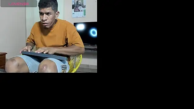 Snapshot of antonio_aguilarx chatting on June 16, 11:29 pm antonio aguilarx online show from June 16, 11:29 pm