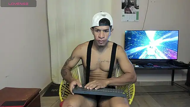 Snapshot of antonio_aguilarx chatting on June 24, 1:43 pm antonio aguilarx online show from June 24, 1:43 pm