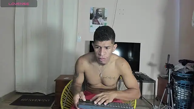 Snapshot of antonio_aguilarx chatting on June 28, 2:56 pm antonio aguilarx online show from June 28, 2:56 pm
