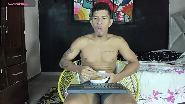 Snapshot of antonio_aguilarx chatting on July 3, 1:06 pm antonio aguilarx online show from July 3, 1:06 pm
