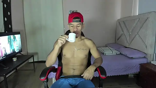 Snapshot of antonio_aguilarx chatting on July 28, 6:07 pm antonio aguilarx online show from July 28, 6:07 pm