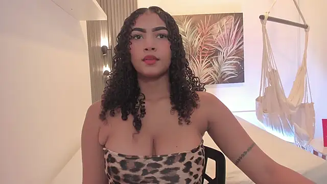 ailann  online show from February 12, 7:53 pm