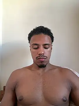 Snapshot of LorenzoBlack27 chatting on June 26, 8:24 pm LorenzoBlack27 online show from June 26, 8:24 pm