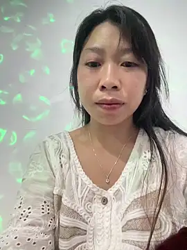 Snapshot of Mayly_lucky2 chatting on May 6, 10:15 pm Mayly lucky2 online show from May 6, 10:15 pm
