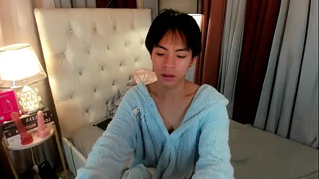 Snapshot of davincihugecock chatting on July 6, 5:59 pm davincihugecock online show from July 6, 5:59 pm