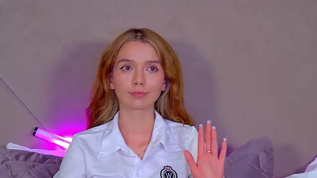 Snapshot of VanessaVienne chatting on February 3, 2:53 am VanessaVienne online show from February 3, 2:53 am