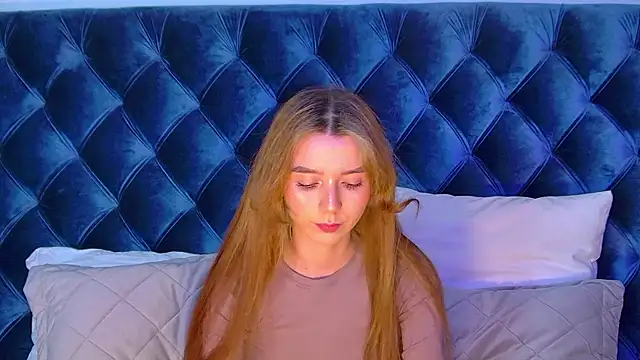 Snapshot of VanessaVienne chatting on February 22, 4:27 pm VanessaVienne online show from February 22, 4:27 pm