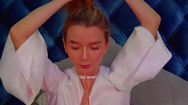 Snapshot of VanessaVienne chatting on March 8, 2:04 am VanessaVienne online show from March 8, 2:04 am