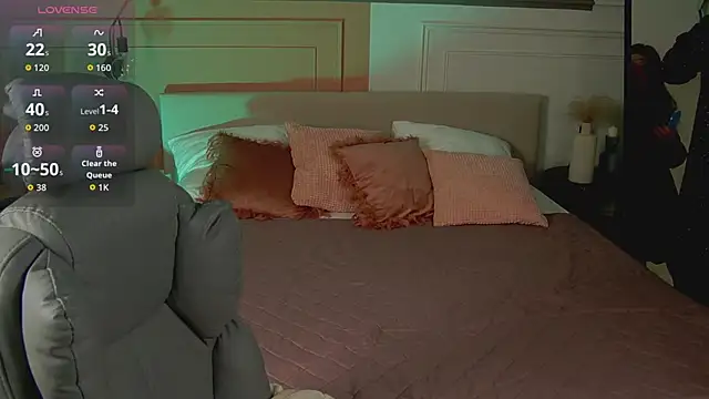  SilkyShadow  online show from March 12, 1:01 am