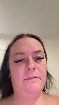 Snapshot of carinabro10 chatting on June 7, 3:43 am carinabro10 online show from June 7, 3:43 am