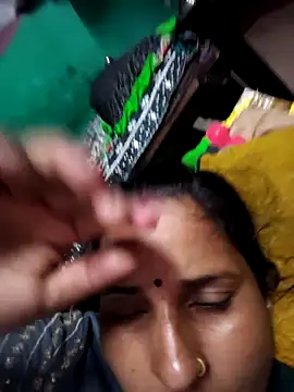 Snapshot of Reena_lodha chatting on May 8, 3:50 pm Reena lodha online show from May 8, 3:50 pm