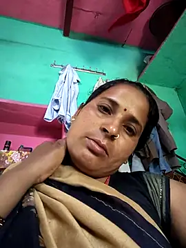 Snapshot of Reena_lodha chatting on May 11, 8:42 am Reena lodha online show from May 11, 8:42 am