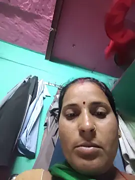 Snapshot of Reena_lodha chatting on May 17, 10:33 am Reena lodha online show from May 17, 10:33 am